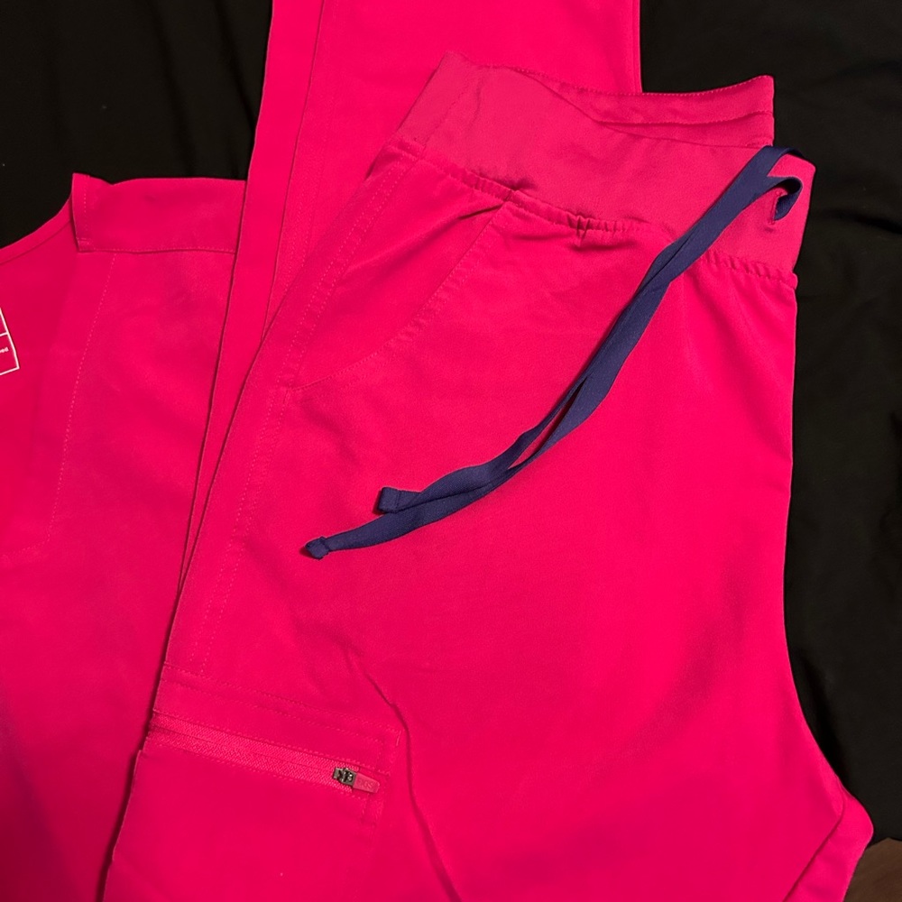 Figs Hot pink fuschia scrub set.